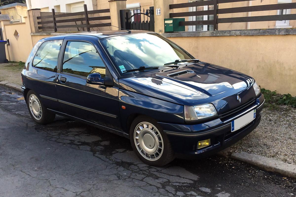 https://www.bonjourlavieille.com/client/cache/produit/1200_799____2__renault_clio_16s_02_2485.jpg