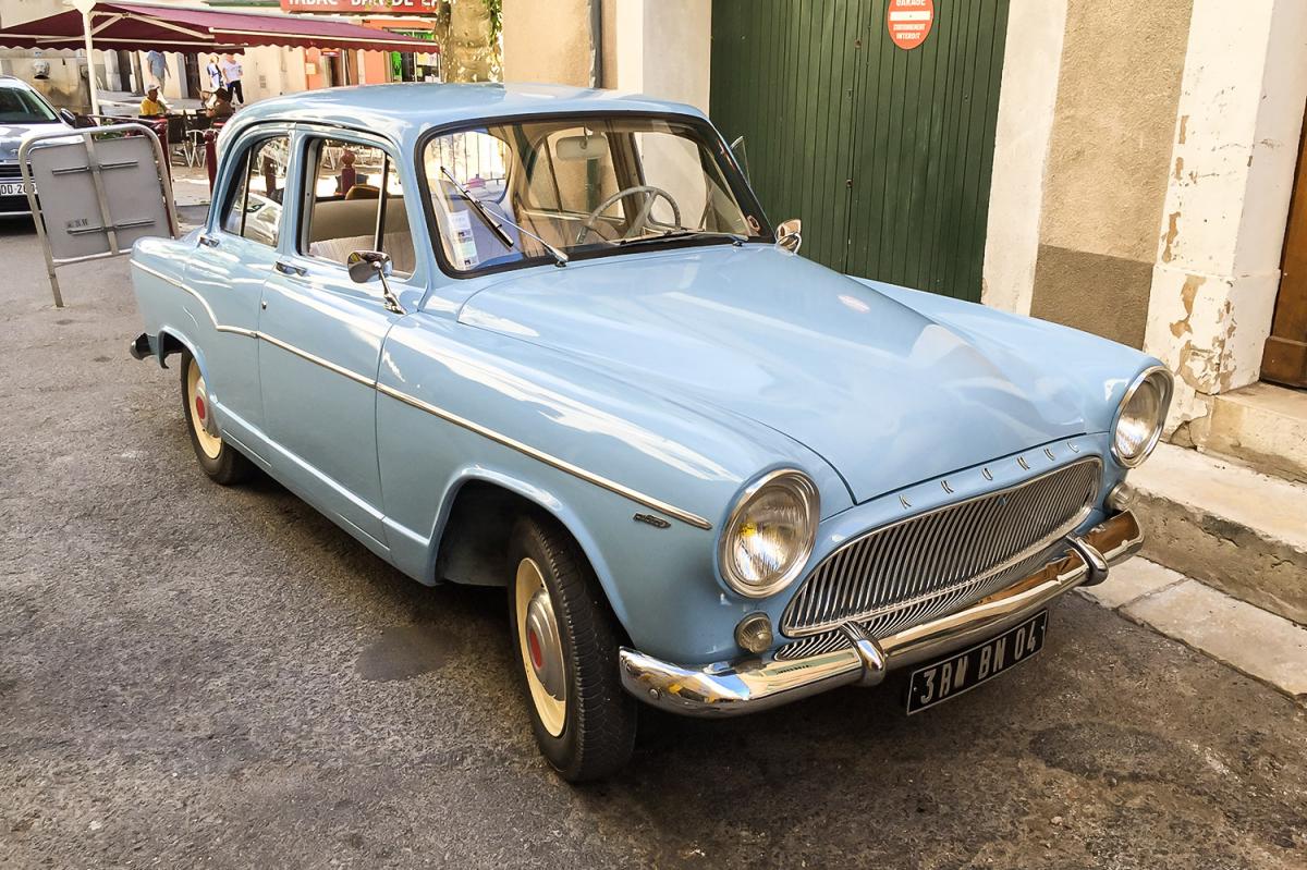 Simca Aronde  P60 une voiture  de collection propos e par 