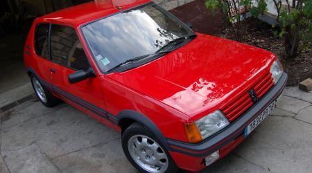 Voiture de collection « Peugeot 205 GTI 1,9L »