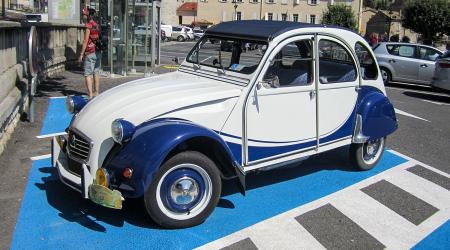 Voiture de collection « Citroën 2CV6 Charleston Bleu Azur »