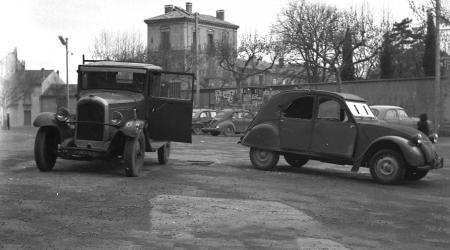 Voiture de collection « Citroën C4 plateau & 2CV »