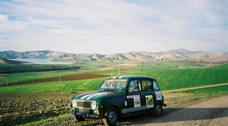 Voiture de collection « 4L Trophy »