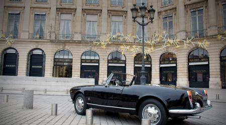 Voiture de collection « Alfa Roméo Giulietta cabriolet noire »