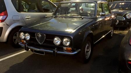 Voiture de collection « Alfa Romeo 2000 »