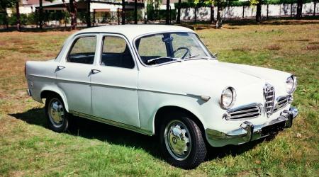 Voiture de collection « Alfa Roméo Giulietta Berline »