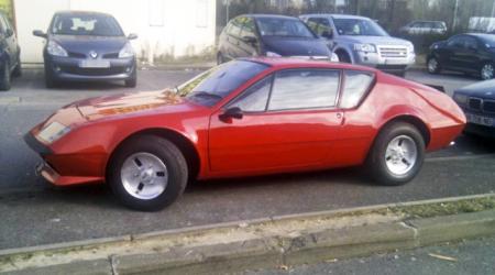 Voiture de collection « Alpine A 310 rouge »