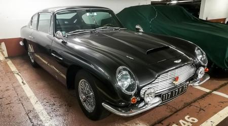 Voiture de collection « Aston Martin DB6 »