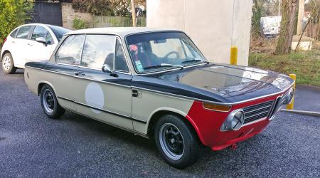 Voiture de collection « BMW 2002 »