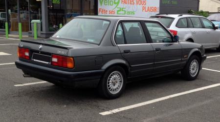 Voiture de collection « BMW 316i E30 »