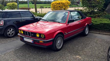 Voiture de collection « BMW 320i Cab »