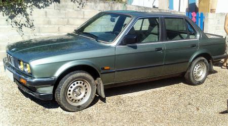 Voiture de collection « BWM 320i E30 1985 »