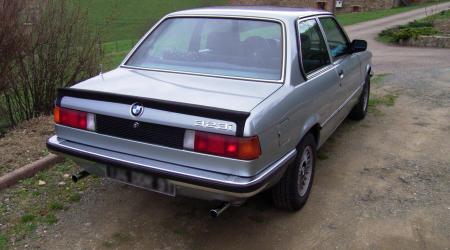 Voiture de collection « BMW 323 i »