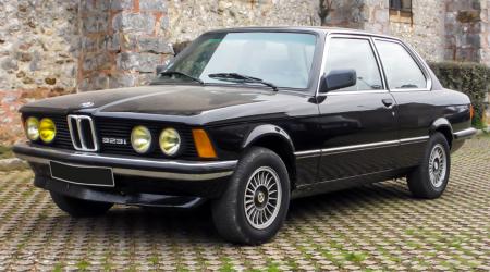 Voiture de collection « BMW 323i E21 »