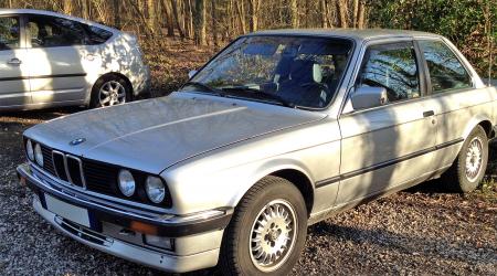 Voiture de collection « BMW 325 E30 »