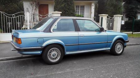 Voiture de collection « BMW 325 IX E30 »