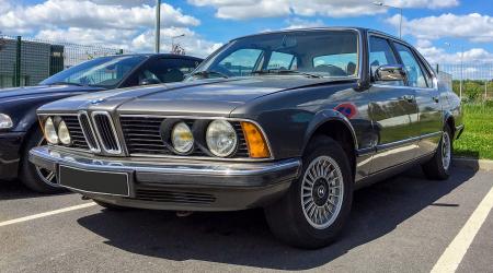 Voiture de collection « BMW Série 7 »