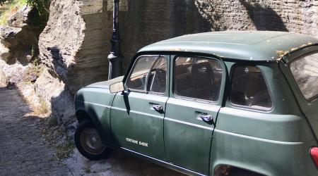 Voiture de collection « Renault 4L »