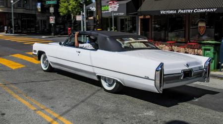 Voiture de collection « Cadillac DeVille »