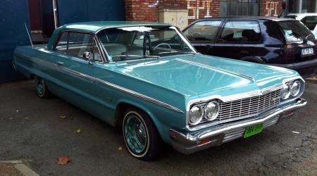 Voiture de collection « Chevrolet Impala 1964 bleu/verte »