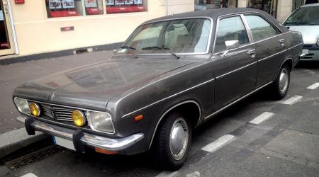 Voiture de collection « Chrysler 2 Litres »