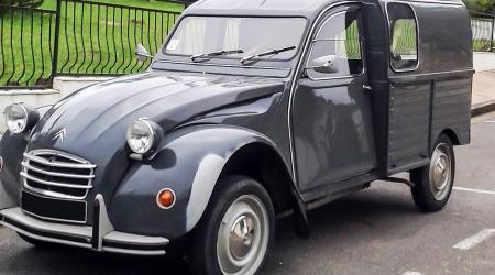 Voiture de collection « Citroën 2CV AK250 »