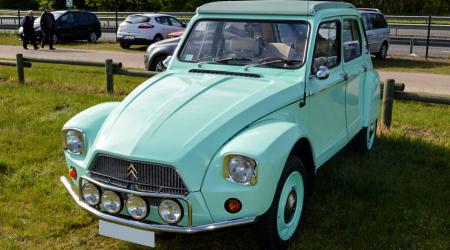 Voiture de collection « Citroën Dyane »