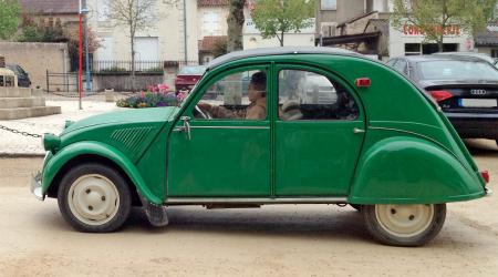 Voiture de collection « Citroën 2cv verte »