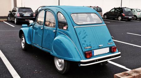 Voiture de collection « Citroën 2CV6 Club »