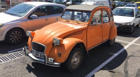 Voiture de collection « Citroën 2CV6 »