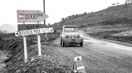 Voiture de collection « Citroën 2CV • La 2000ème de BLV ! »