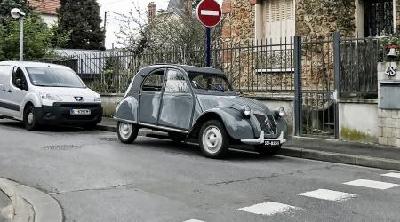 Voiture de collection « Citroën 2CV »