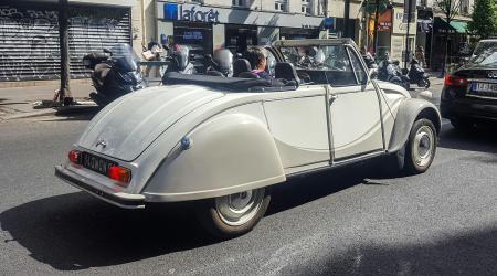 Voiture de collection « Citroën 2CV Cabriolet »