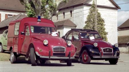 Voiture de collection « Citroën 2CV pompier et Charleston »