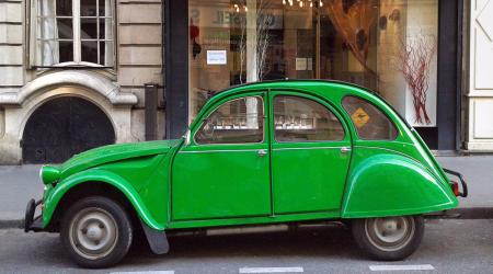 Voiture de collection « Citroën 2cv verte »