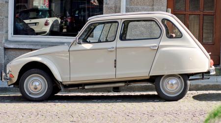 Voiture de collection « Citroën Dyane »