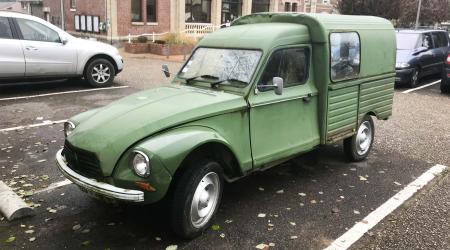 Voiture de collection « Citroën Acadiane »