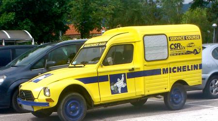 Voiture de collection « Citroën Acadiane Michelin »