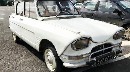 Voiture de collection « Citroën AMI 6 »