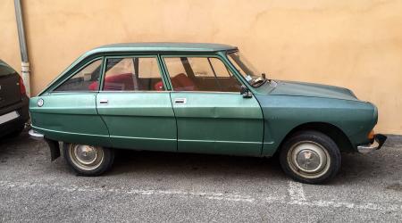 Voiture de collection « Citroën Ami8 »