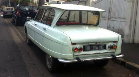 Voiture de collection « Citroën Ami 6 Blanche »