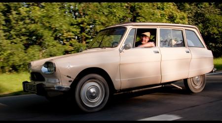 Voiture de collection « Citroën Ami 8 Break Beige »