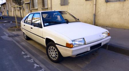 Voiture de collection « Citroën BX 19 TRD vue de 3/4 avant droit »