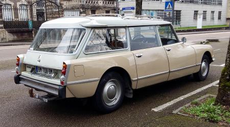 Voiture de collection « Citroën DS 20 break »