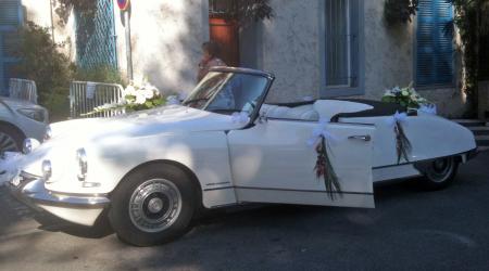 Voiture de collection « Citroën DS 21 Chapron blanche »