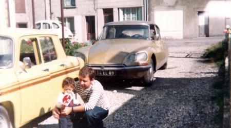 Voiture de collection « Citroën DS, Renault 8 et 2CV »