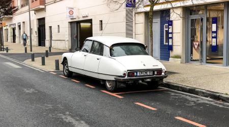 Voiture de collection « Citroën DS 23 »