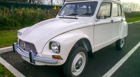 Voiture de collection « Citroën Dyane »