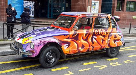 Voiture de collection « Citroën Dyane Street Art »