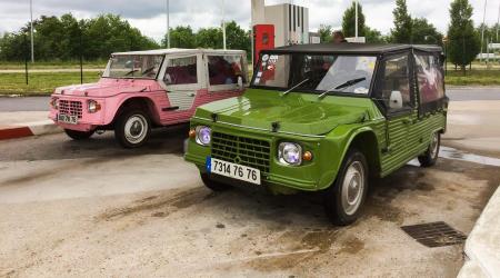 Voiture de collection « Duo de Citroën Méhari »