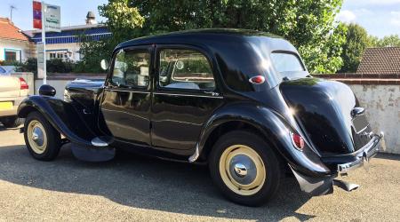 Voiture de collection « Citroën Traction »